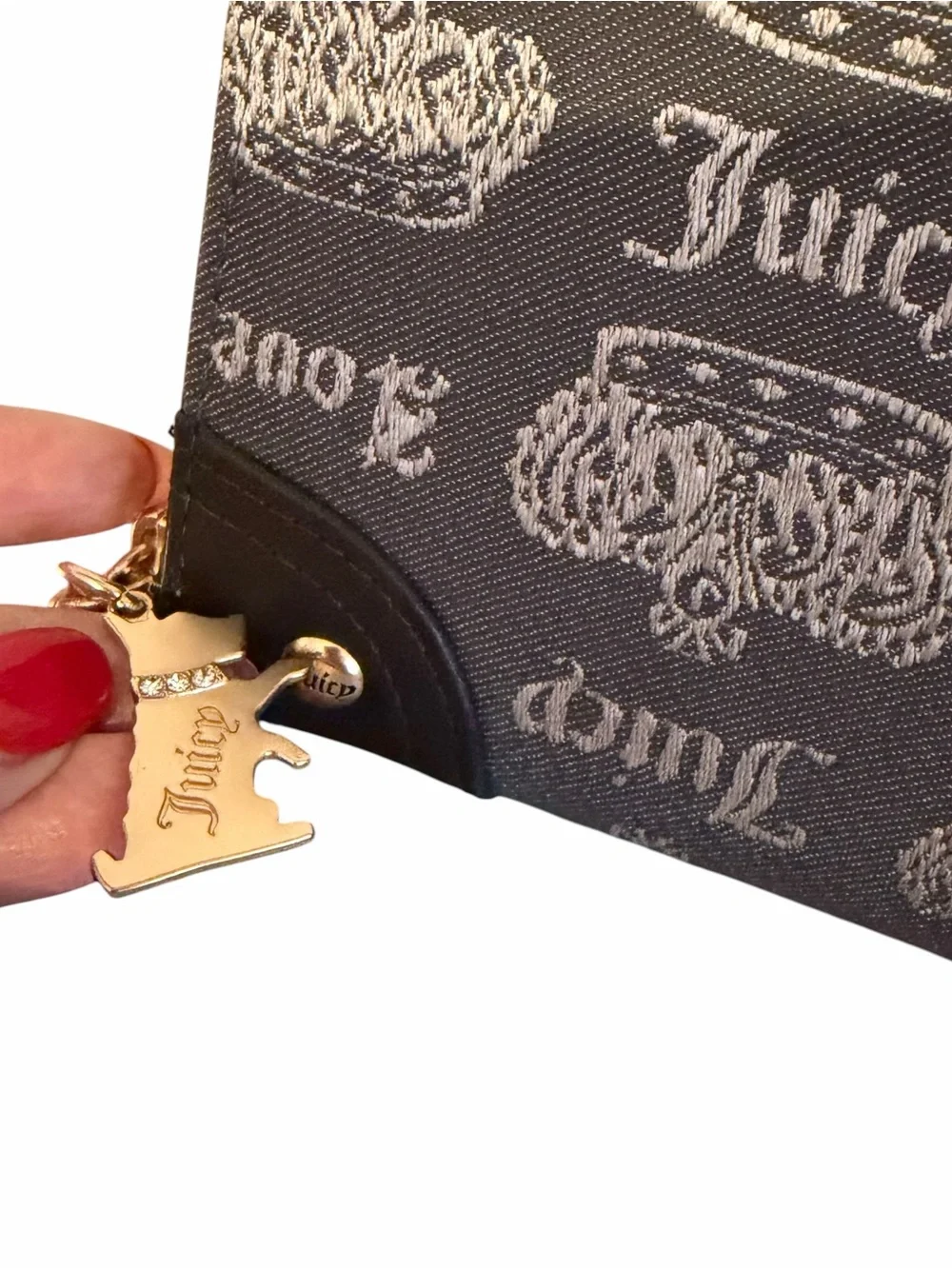Juicy Couture Juicy Fan Club Large Zip Around Wallet Chocolate Sandstone